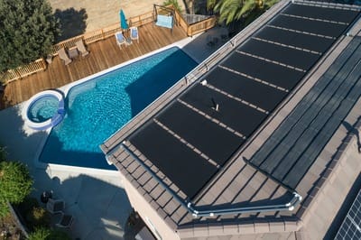 Une piscine chauffée à l'énergie solaire 