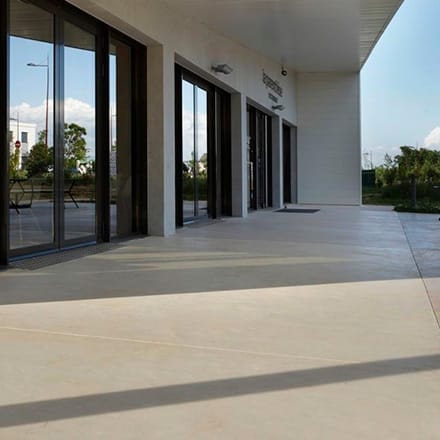 Une terrasse en béton ciré