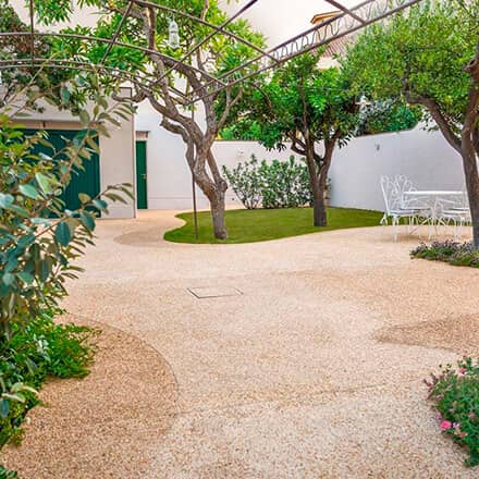 Une terrasse en béton désactivé