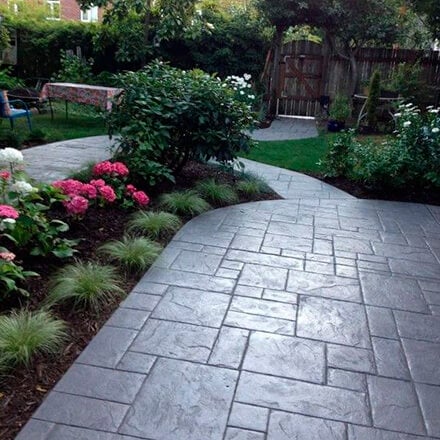 Une terrasse en béton imprimé