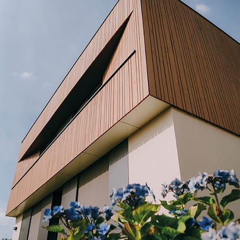 Modernité, style et design avec cette maison en pose verticale