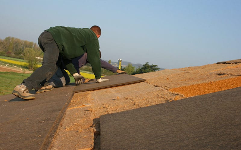 Trouvez le bon professionnel pour vos travaux d’isolation de toiture