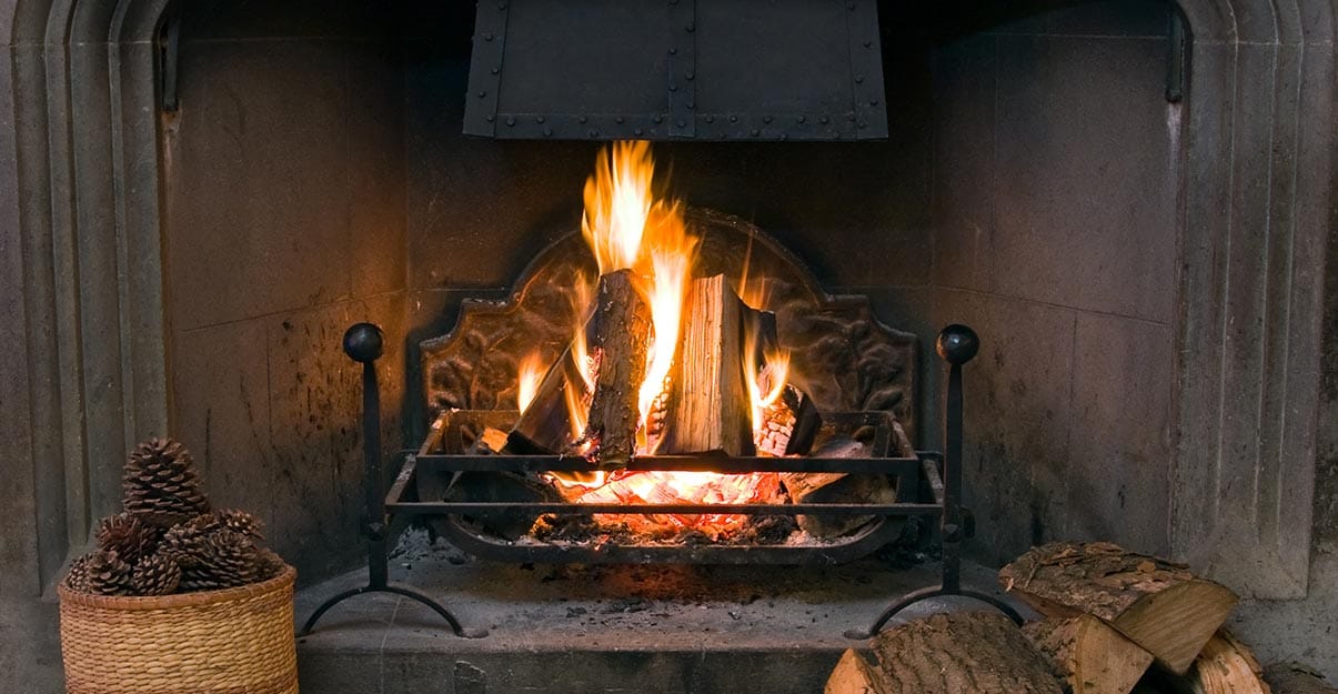 Chauffage au bois : vers une interdiction des foyers ouverts qui prend effet en 2022 pour les constructions neuves