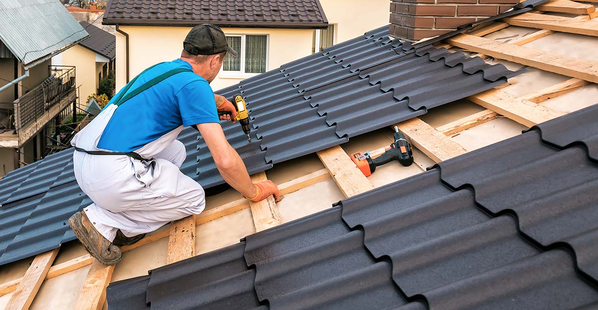 Couverture d’un toit avec des tuiles mécaniques