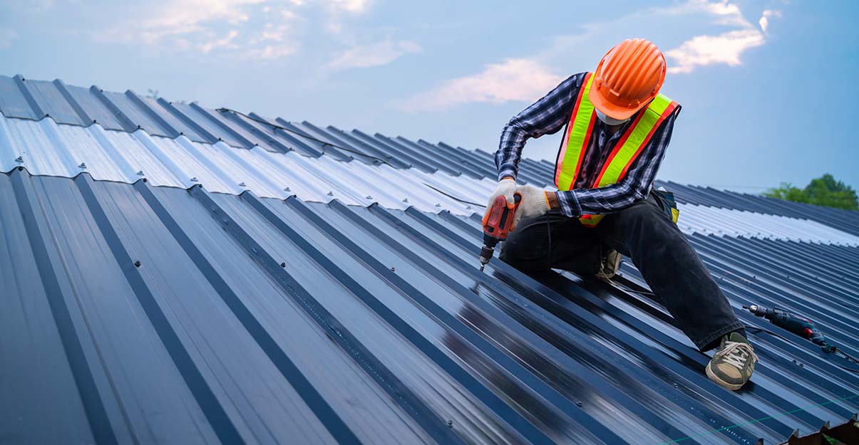 Pose d’une toiture zinc par un professionnel