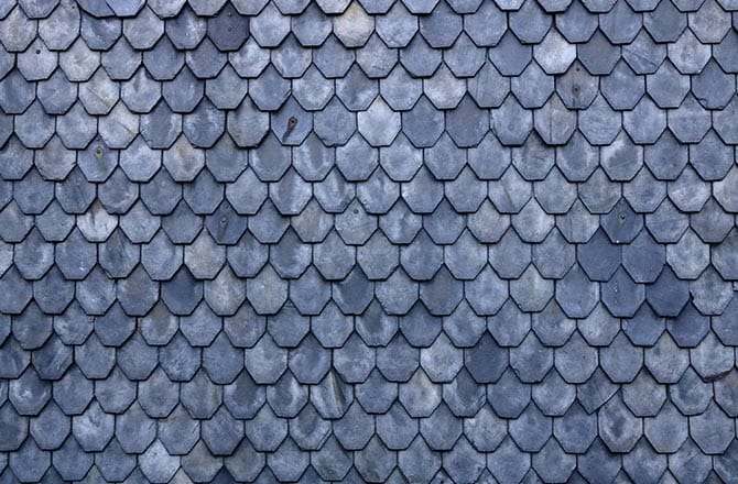 Une toiture en ardoise en pose en ogives