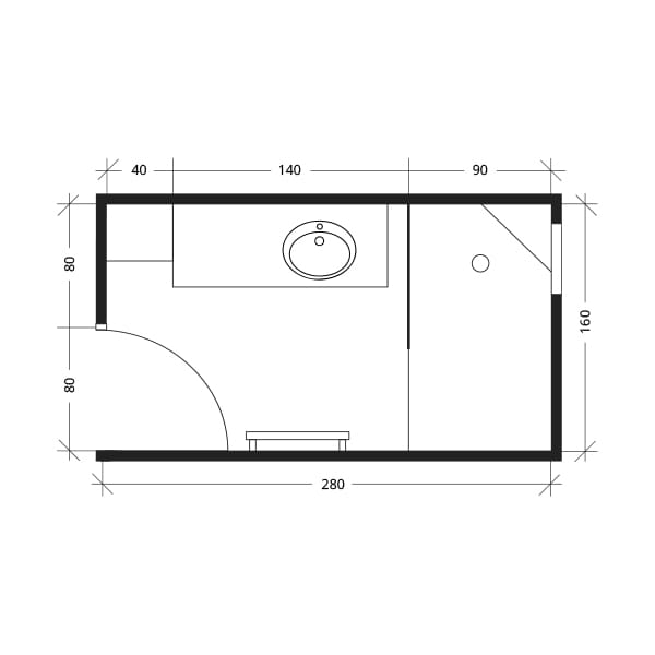 Une salle de bain tout en longueur plan après