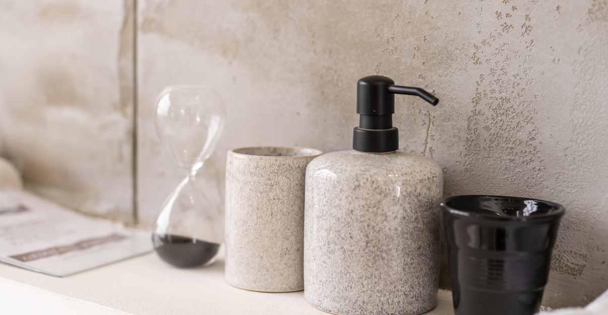 Est-ce vrai que le béton ciré tache facilement ?