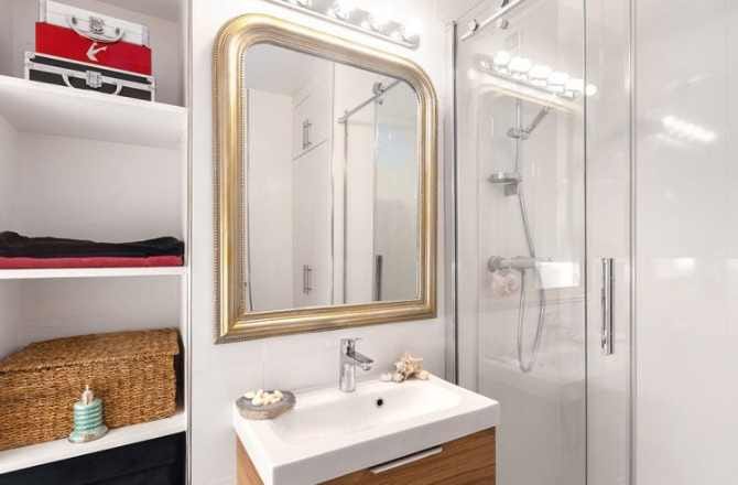 une petite salle de bain de 4 m² rénovée à Paris.