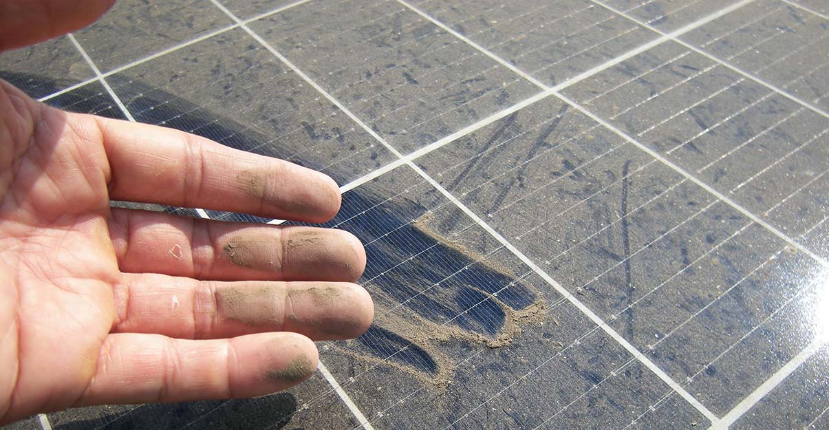 Pourquoi et comment nettoyer des panneaux solaires et photovoltaïques