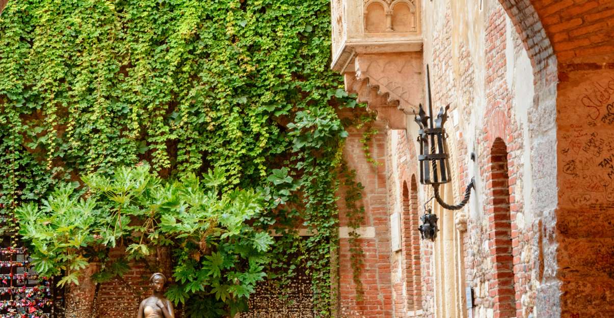 <Les avantages de la végétalisation des murs extérieurs