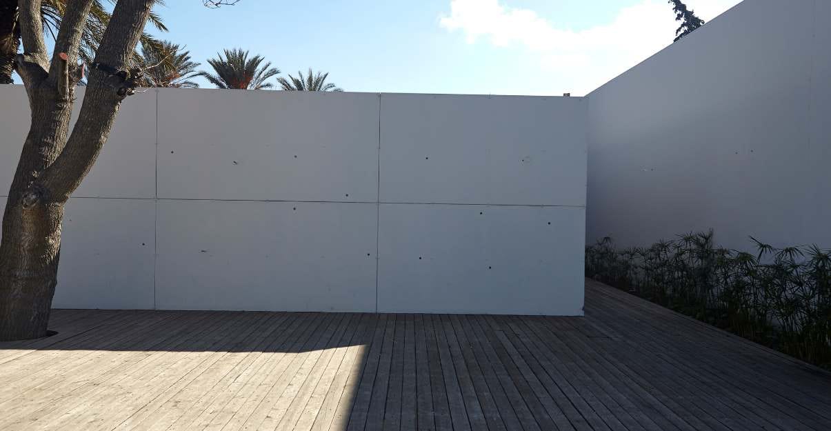 Installez des écrans acoustiques et des clôtures