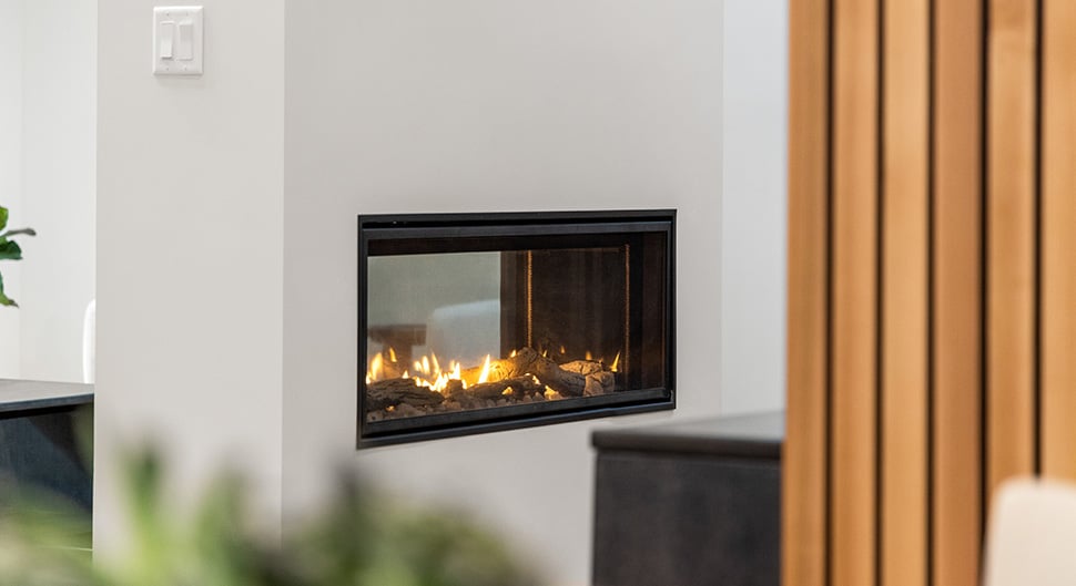 Le poêle à bois double face : avantages, inconvénients et prix