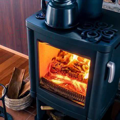 Le poêle à bois bûches