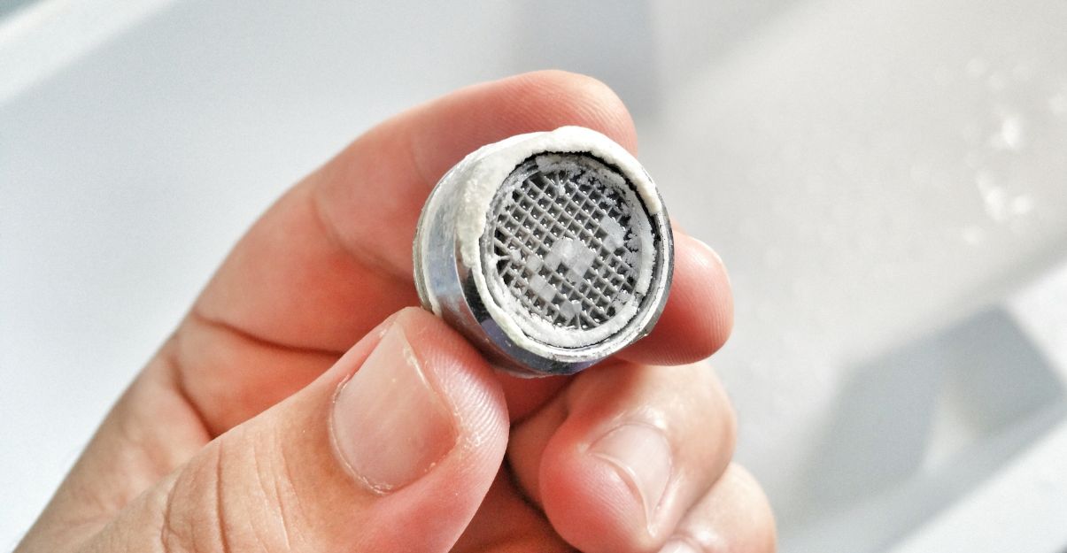 Qualité de l'eau et santé : le calcaire, ennemi invisible de nos canalisations