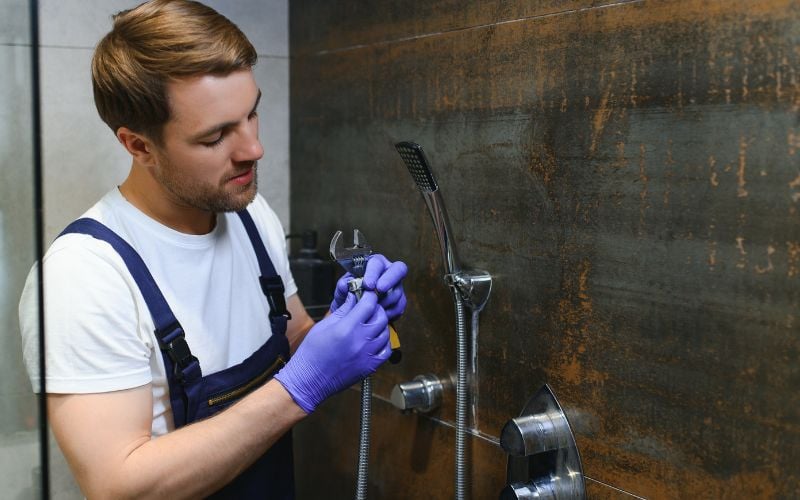 Estimez vos travaux de plomberie salle de bain La Maison Saint-Gobain
