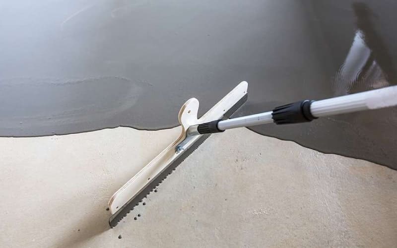 Pose de béton ciré avec La Maison Saint-Gobain