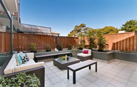 Renovation de terrasse pas chère : la terrasse en carrelage