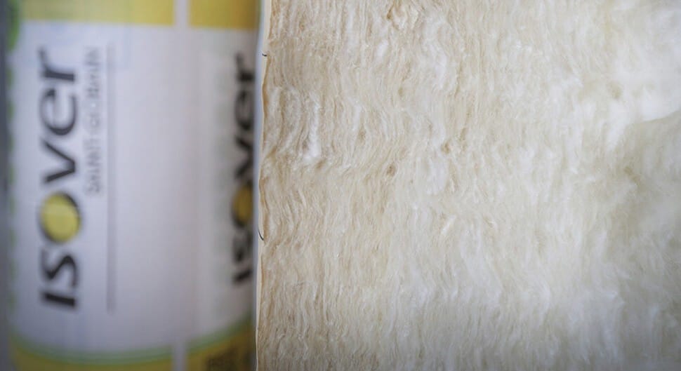 Rouleau de laine de verre pour l'isolation des rampants de toiture