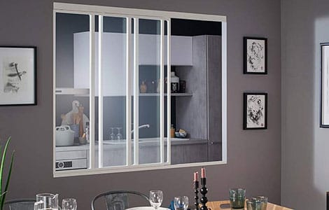 Verrière coulissante entre la cuisine et la salle à manger