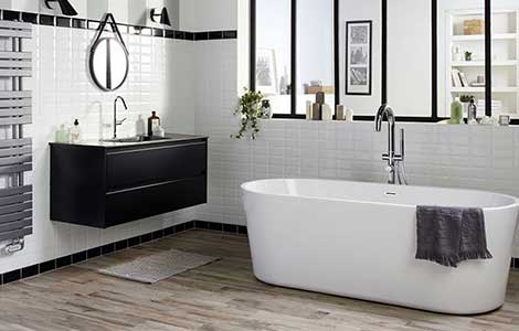 Verrière fixe dans une salle de bain