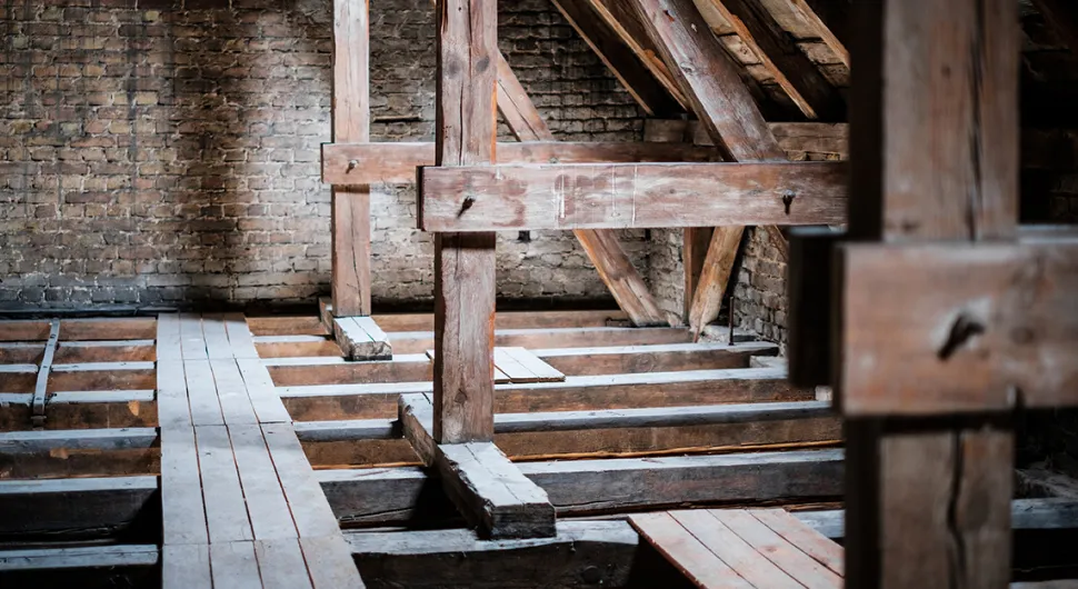 Comment rénover le plancher des combles ?