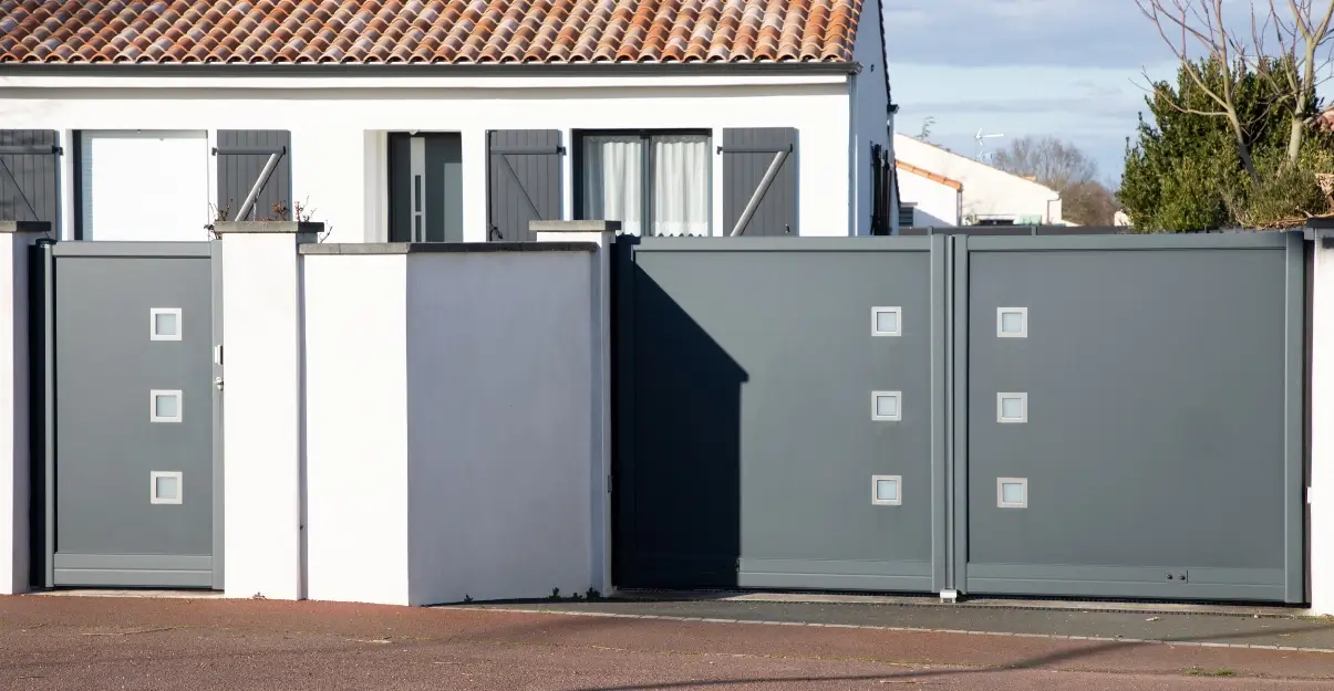 Prix d'un portail électrique en aluminium - La Maison Sain-Gobain