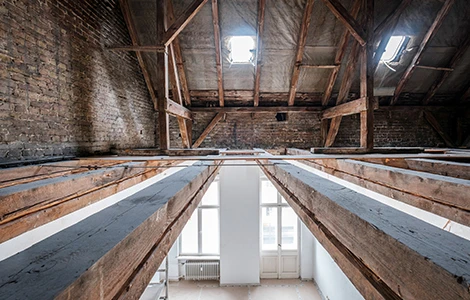 Le curage de la maison et le remplacement total du plancher 