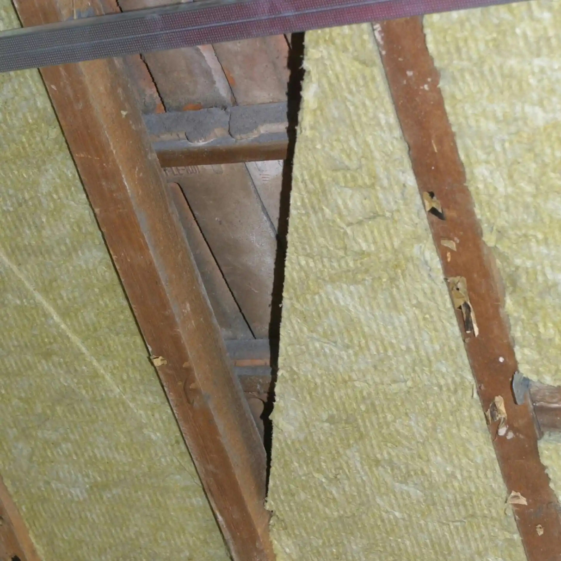 Panneau triangulaire isolant en laine de roche DELTAROCK