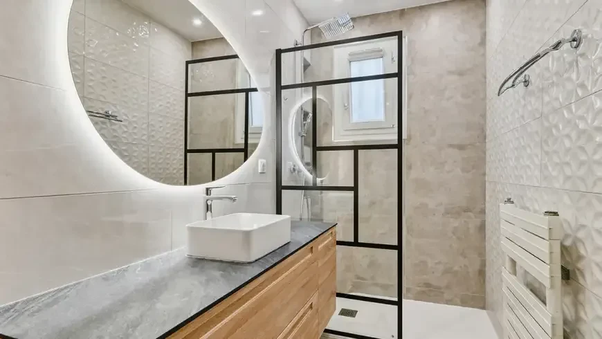 Réalisation d'une salle de bain tout en longueur, La Maison Saint-Gobain