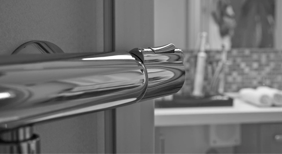 Hauteur mitigeur salle de bain : quelle est la bonne mesure ?