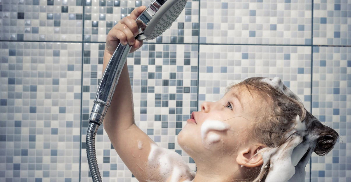 Hauteur mitigeur douche : prenez compte de l'âge et de la mobilité des différents utilisateurs