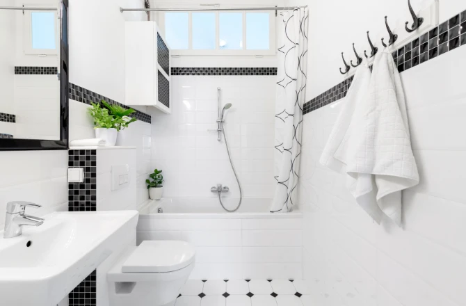 Salle de bain blanche et noire : top 10 des inspirations La Maison Saint-Gobain