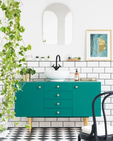 Salle de bain blanche et noire : top 10 des inspirations La Maison Saint-Gobain