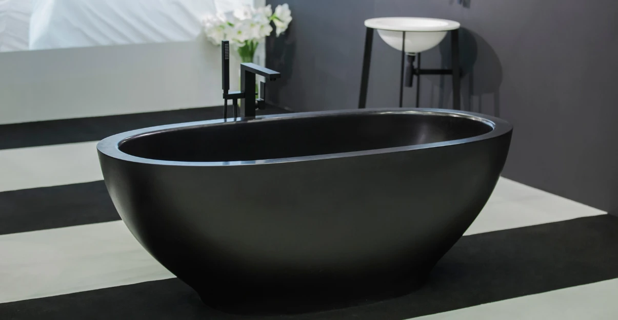 Salle de bain blanche et noire : top 10 des inspirations La Maison Saint-Gobain