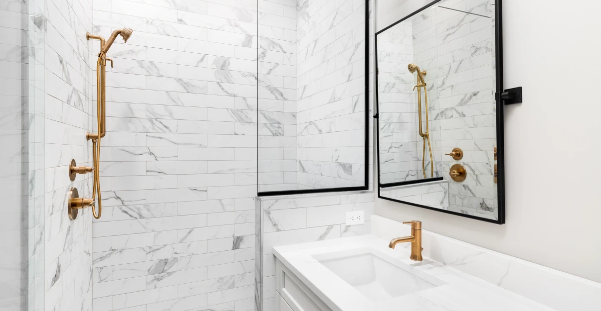 Salle de bain blanche et noire : top 10 des inspirations La Maison Saint-Gobain