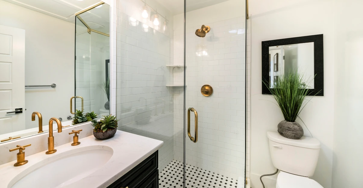 Salle de bain blanche et noire : top 10 des inspirations La Maison Saint-Gobain