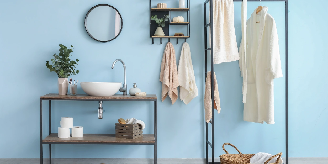 Le bleu et le noir : le contraste moderne