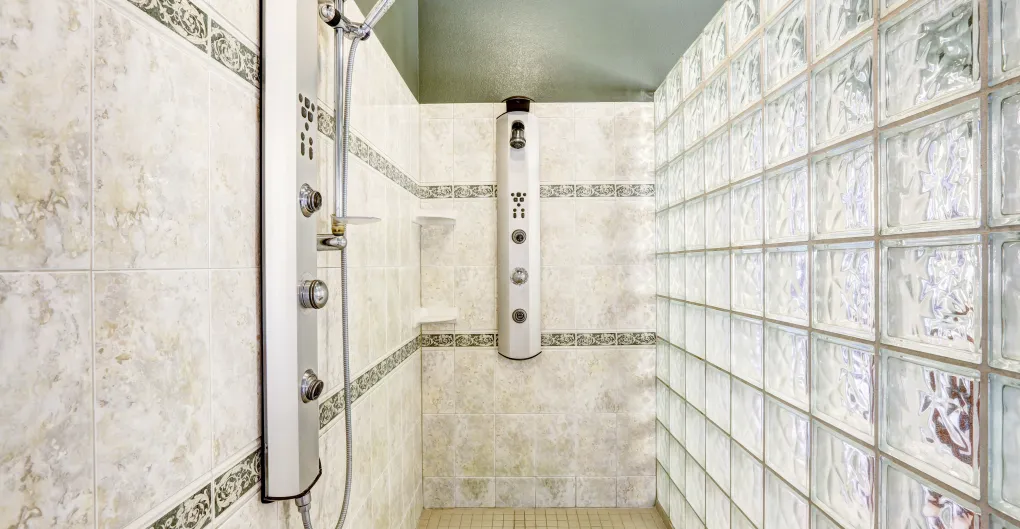 Carreau de verre pour douche