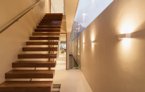  Escalier suspendu une touche contemporaine 