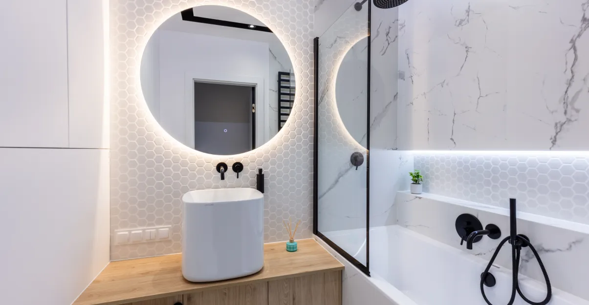 éclairage miroir petite salle de bains