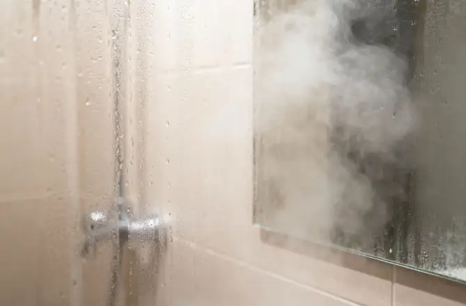 Mauvaise étanchéité dans une salle de bain