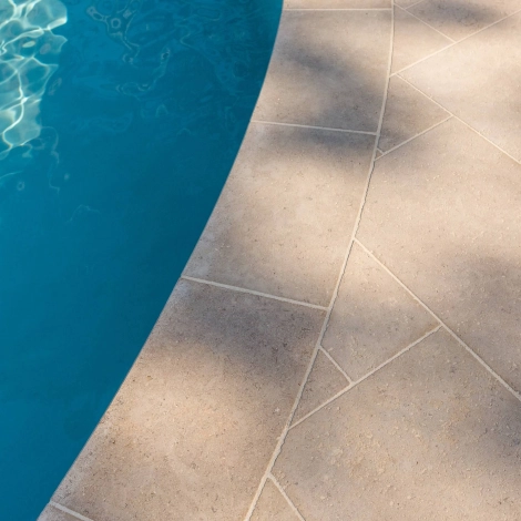 Dallage en pierre naturelle Calcaire Alhambra beige