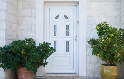 La porte d'entrée en PVC