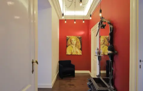 idée rénovation maison : transformer son couloir en galerie d'art
