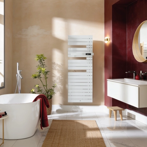 Sèche-serviettes électrique connecté Allure 4 dans salle de bain